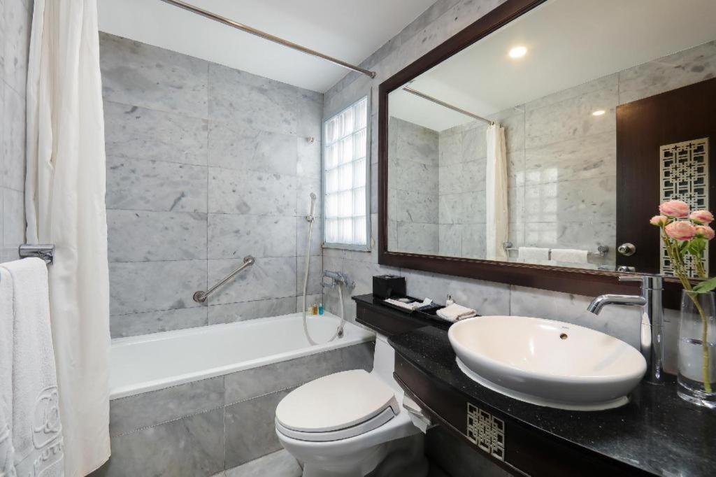 Church Boutique Hotel Hang Trong Ханой Екстериор снимка