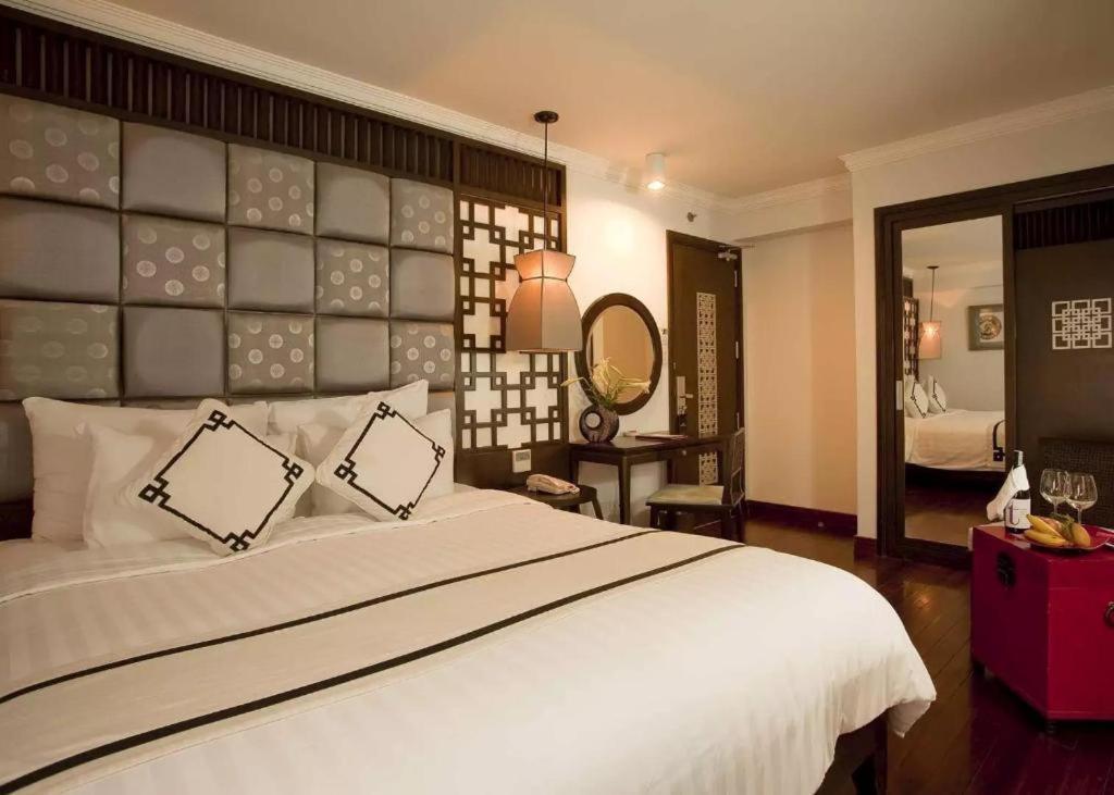 Church Boutique Hotel Hang Trong Ханой Екстериор снимка