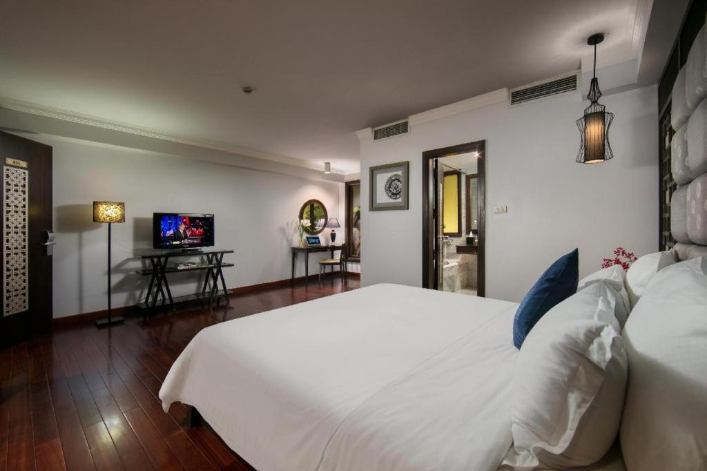 Church Boutique Hotel Hang Trong Ханой Екстериор снимка