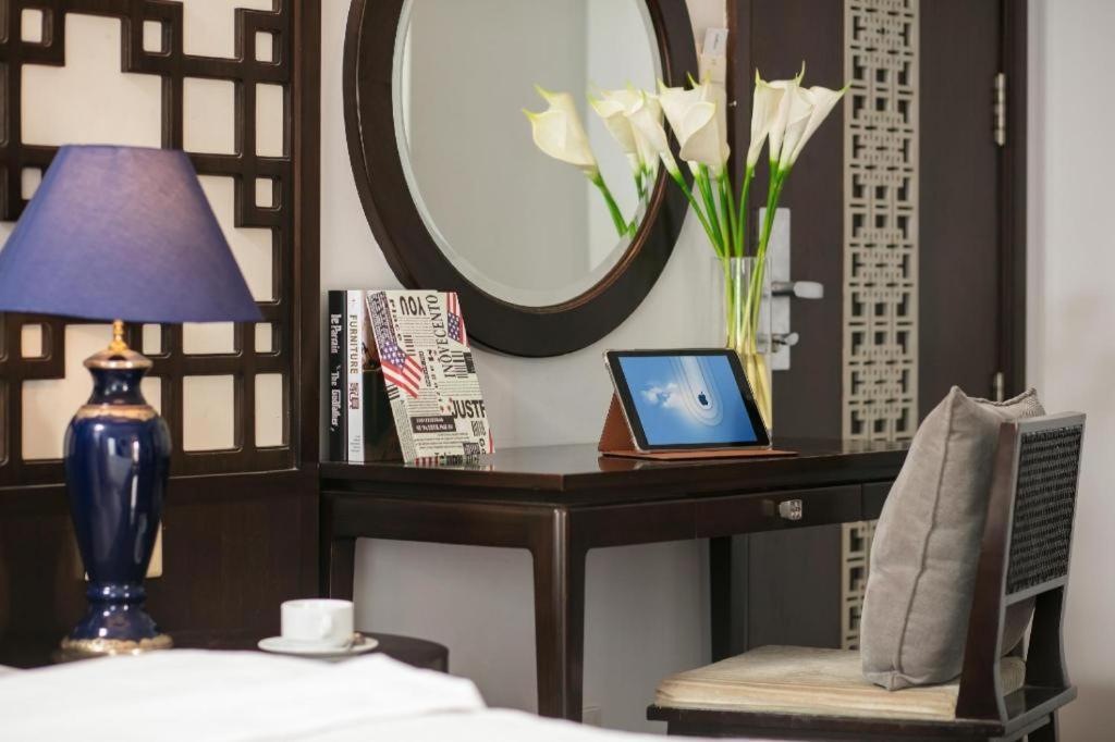 Church Boutique Hotel Hang Trong Ханой Екстериор снимка