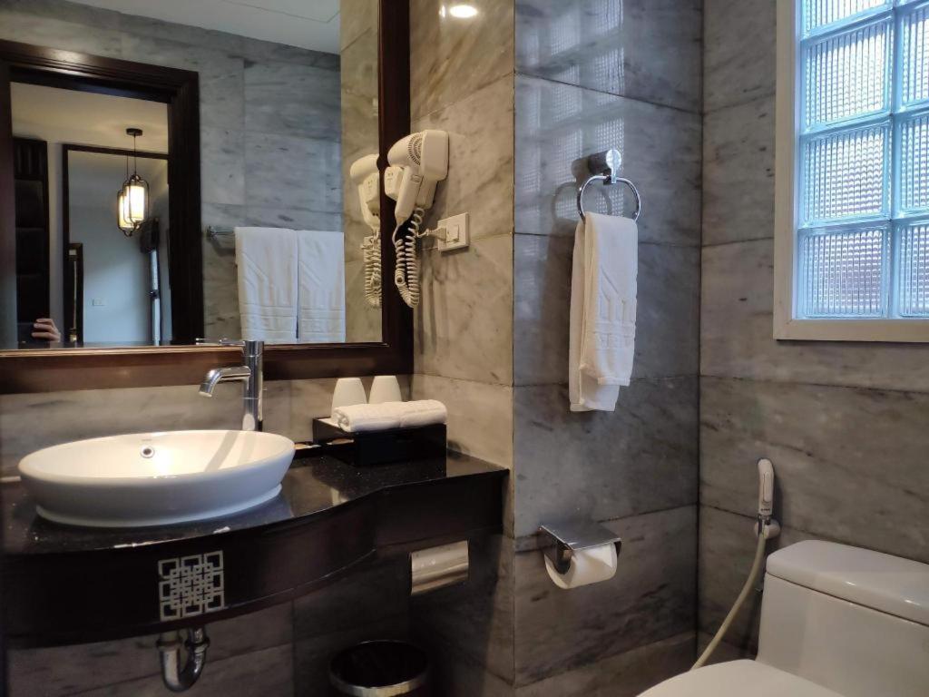 Church Boutique Hotel Hang Trong Ханой Екстериор снимка